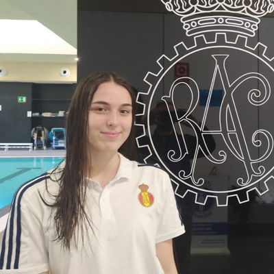 Aisha Valverde participa en el Campeonato de Madrid de Invierno de natación