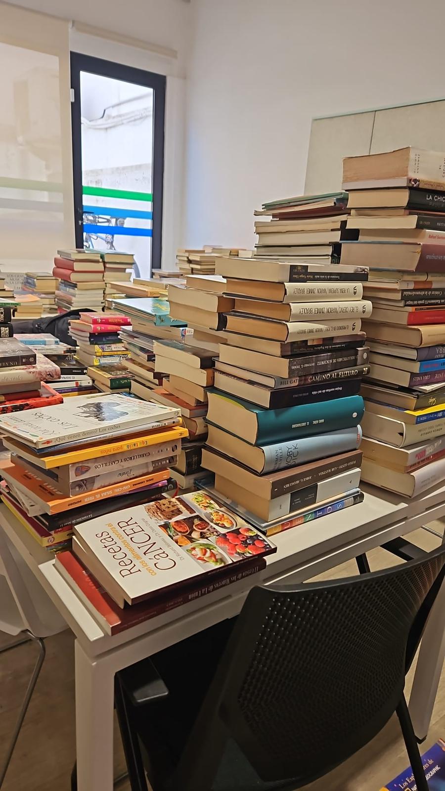 Éxito solidario en la recogida de libros del RACE para la Fundación Melior