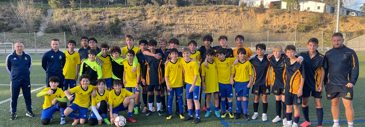 El equipo de fútbol infantil del RACE se midió a un combinado de Dubái