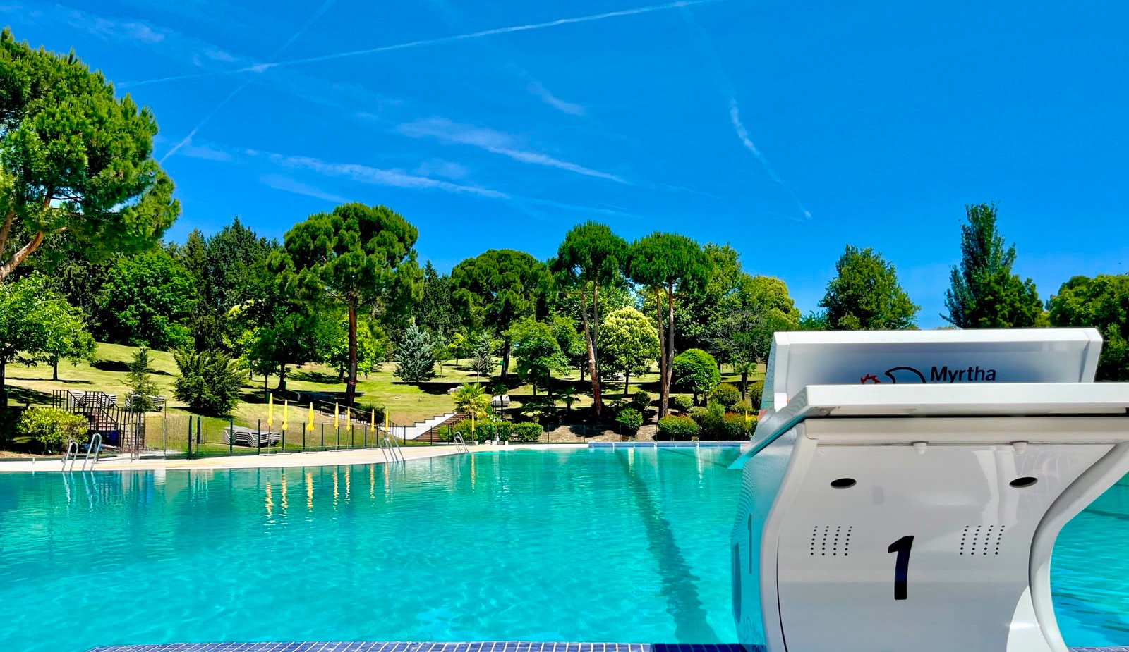 Apertura de la piscina de adultos tras su renovación