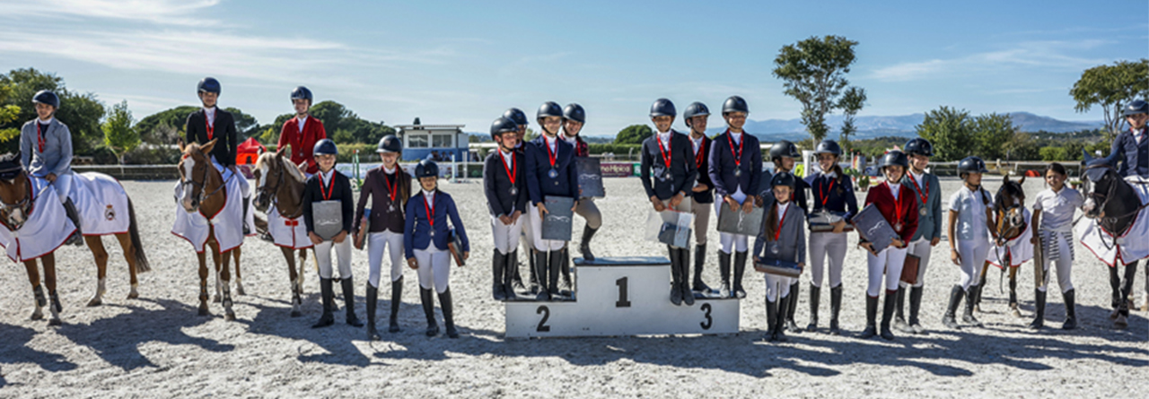 Medalla de oro para la socia Blanca Klecker en la Copa FHDM de salto con ponis 2023