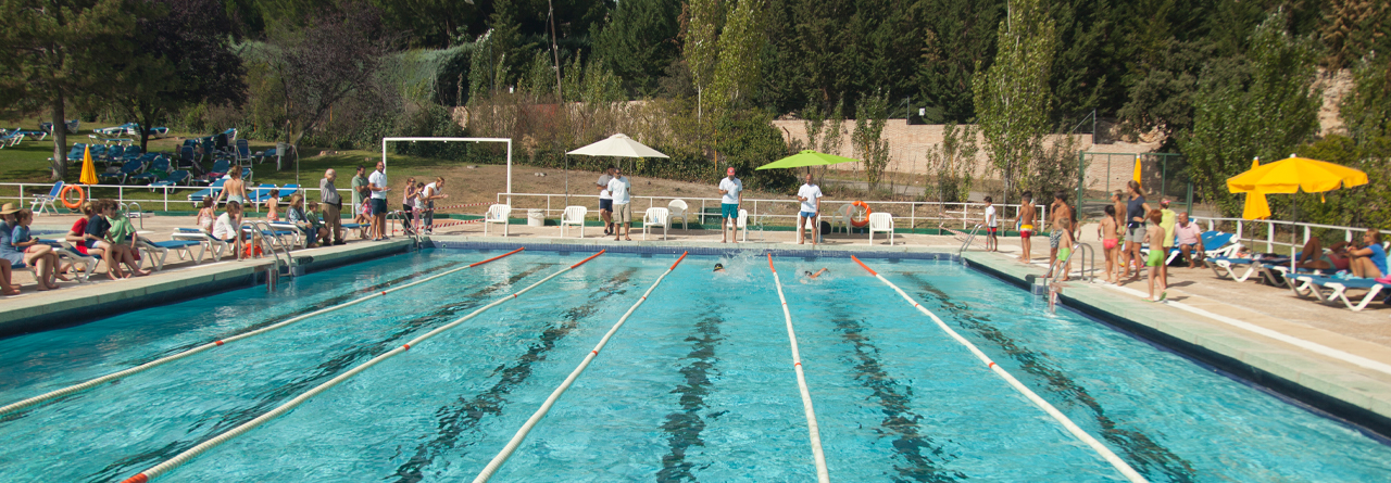 Alrededor de cien socios participan en la competición de natación Fin de Verano 2023