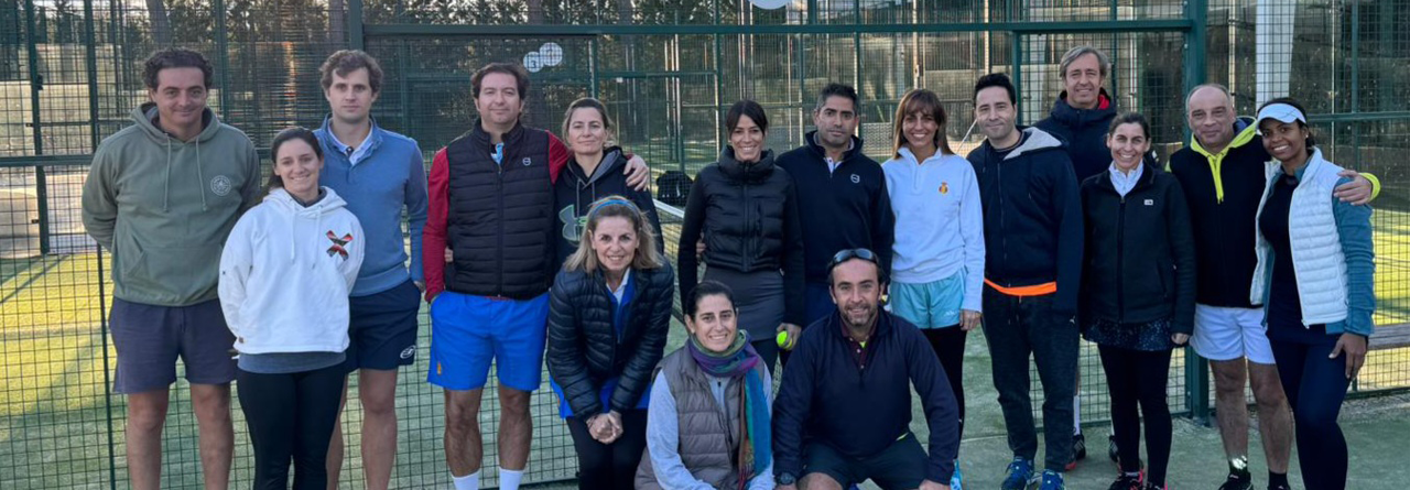 Una agradable tarde de pádel para dar la bienvenida a la Navidad