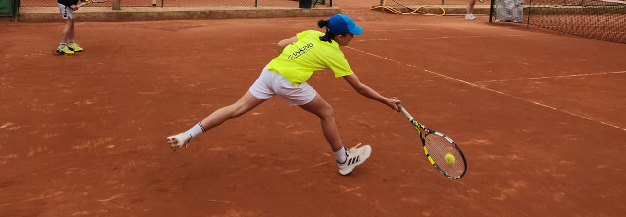 Éxito de participación en el campus de Semana Santa de tenis y pádel