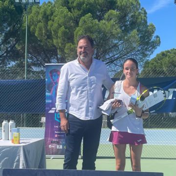 29 Teresa Fonseca se impone en el torneo Babolat Cup