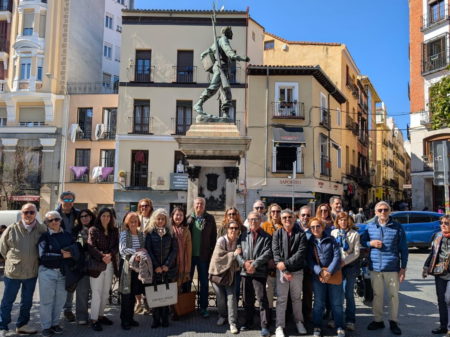 Paseos Ilustrados: Descubriendo los secretos de la Gran Vía