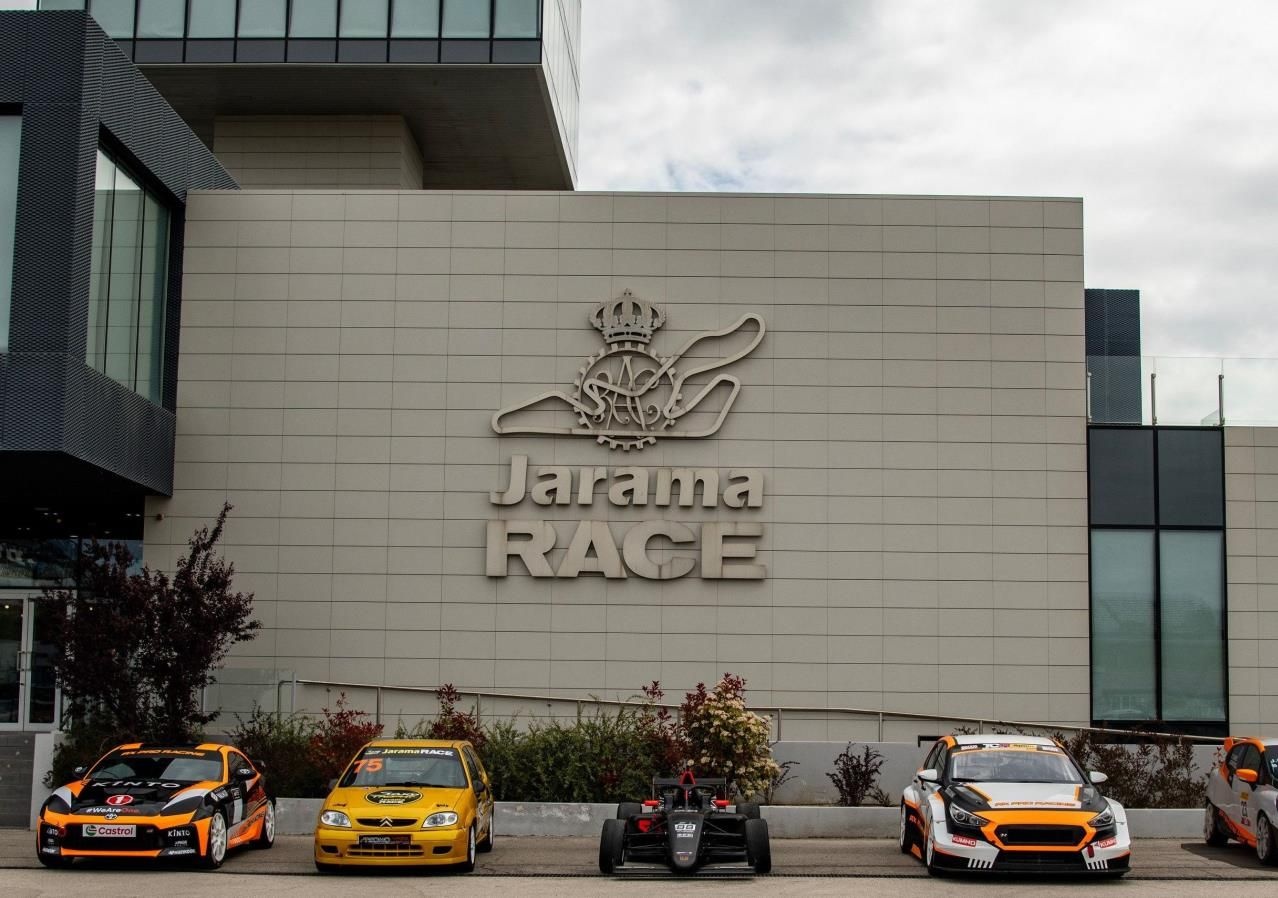 Torre y edificio principal del Circuito de Madrid Jarama - RACE