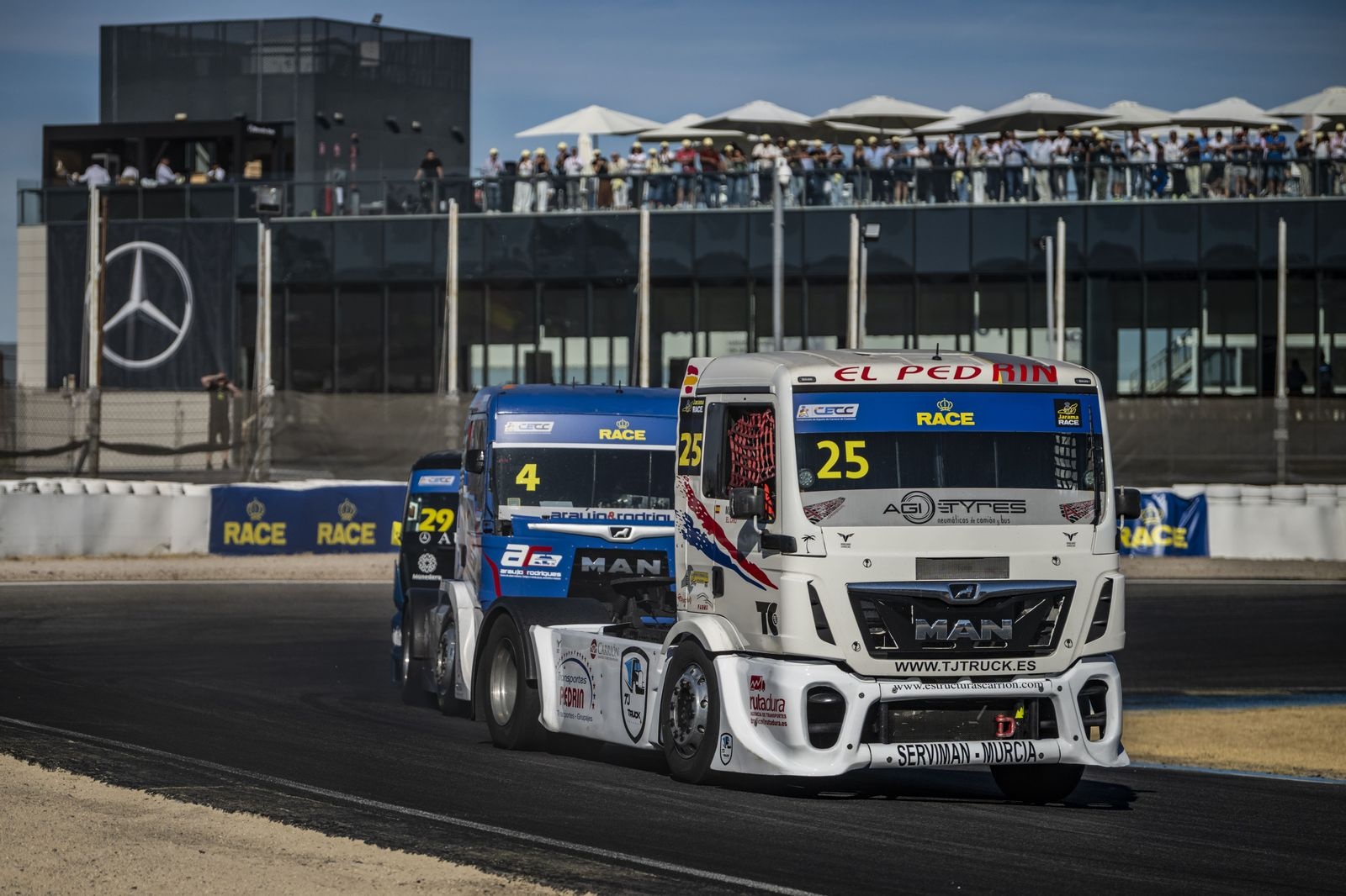 Monoplazas de Fórmula E en el Circuito del Jarama