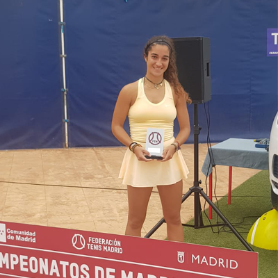 Claudia Martínez de Velasco, campeona de dobles y subcampeona individual