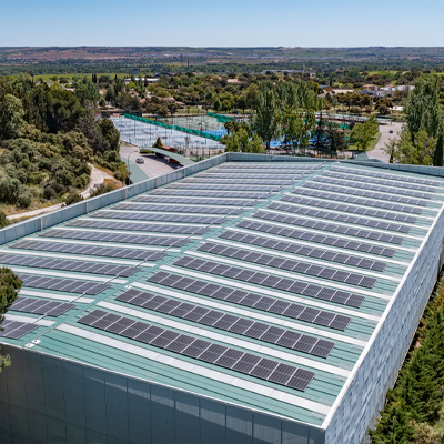 El RACE instala 823 paneles solares fotovoltaicos en el Complejo Deportivo